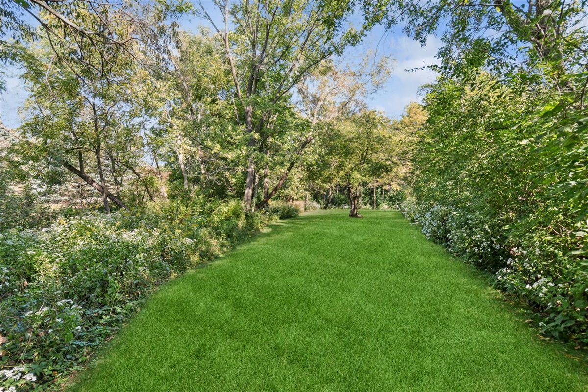 7 Iroquois Court, Oswego, IL 60543