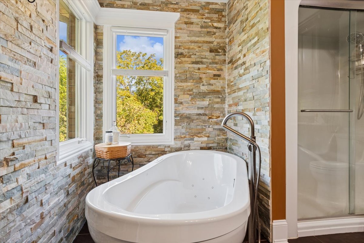 7 Iroquois Court, Oswego, IL 60543