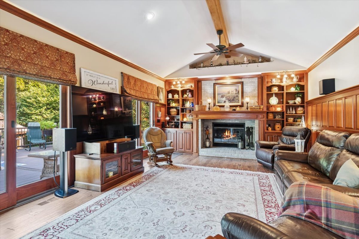 7 Iroquois Court, Oswego, IL 60543