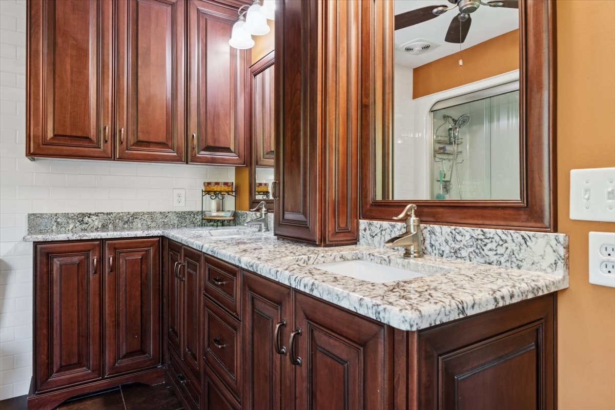 7 Iroquois Court, Oswego, IL 60543