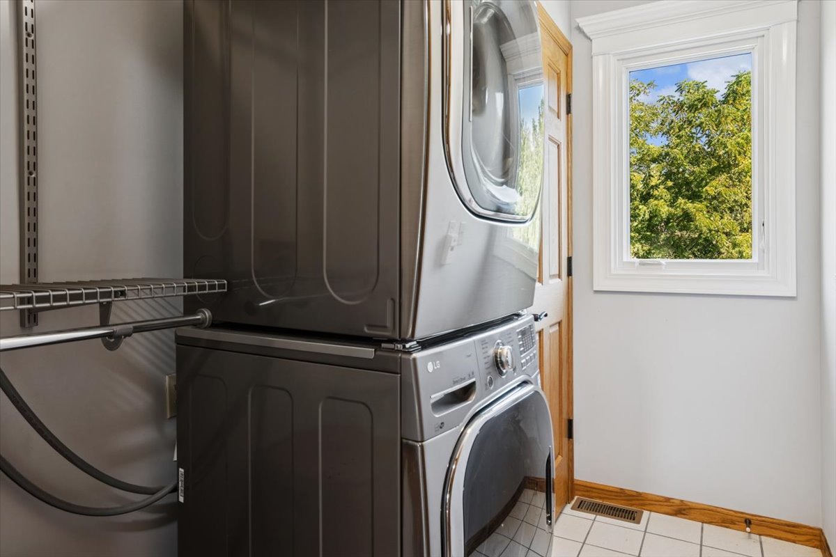 7 Iroquois Court, Oswego, IL 60543