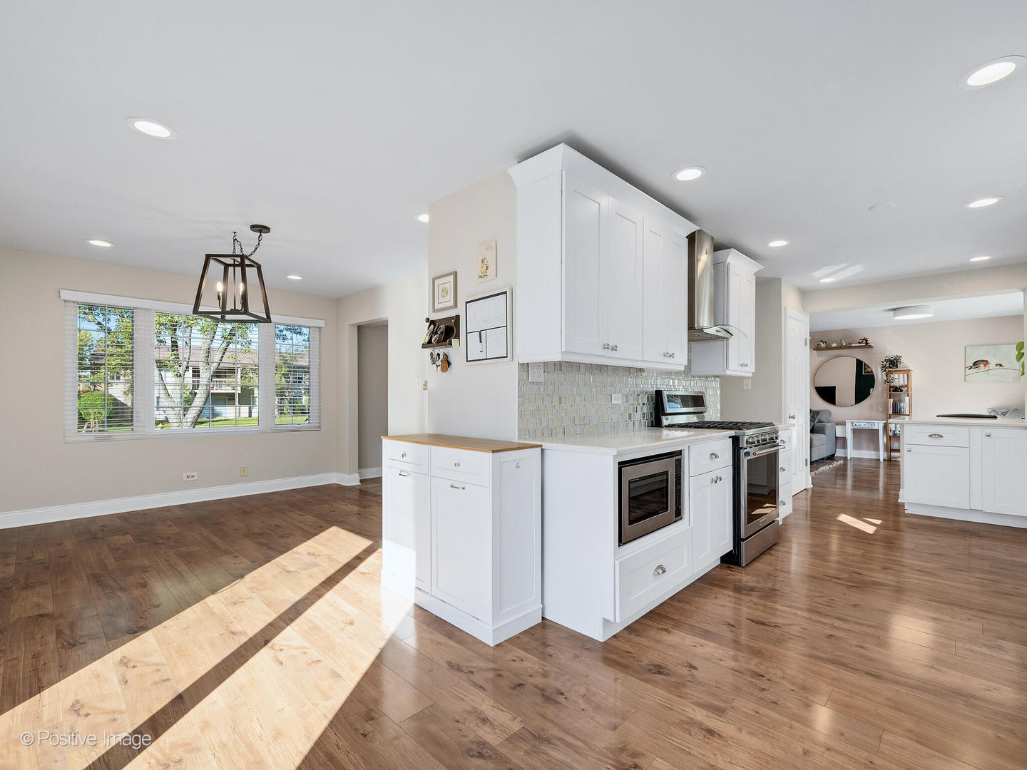 2011 Lancaster Lane, Wheaton, IL 60189