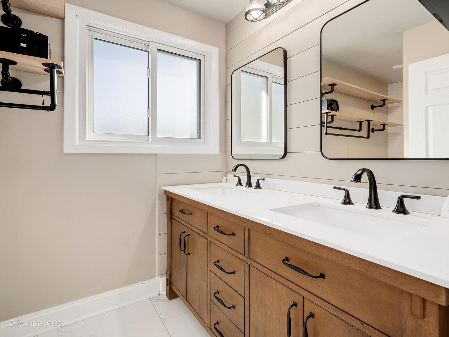 2011 Lancaster Lane, Wheaton, IL 60189