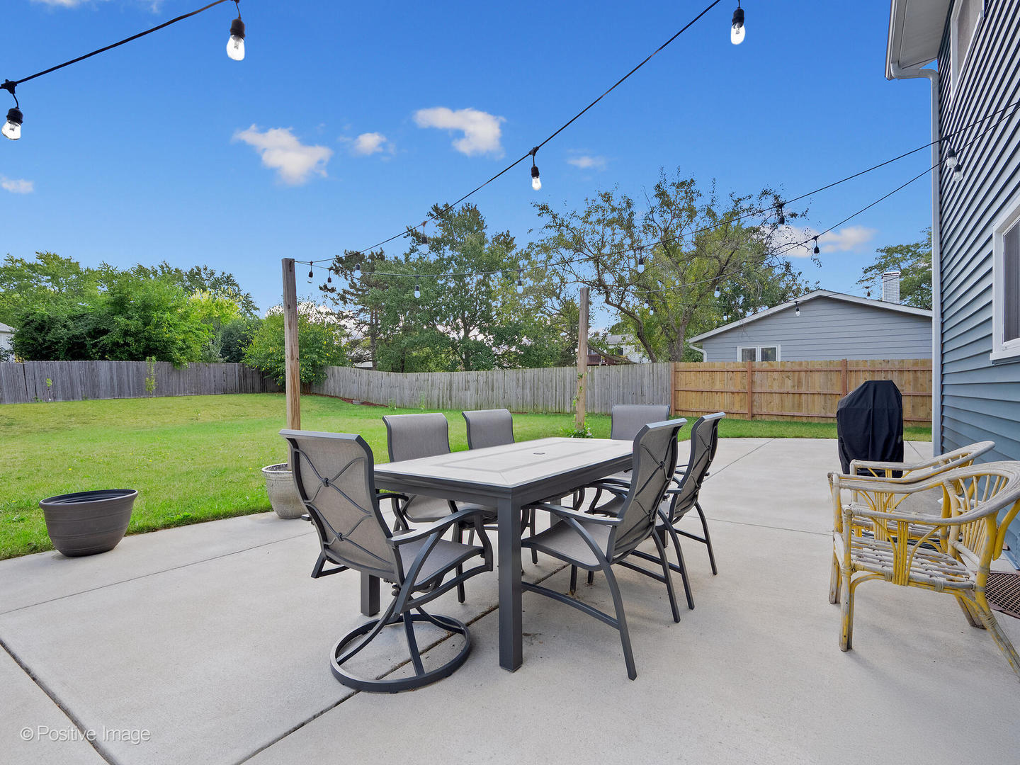 2011 Lancaster Lane, Wheaton, IL 60189