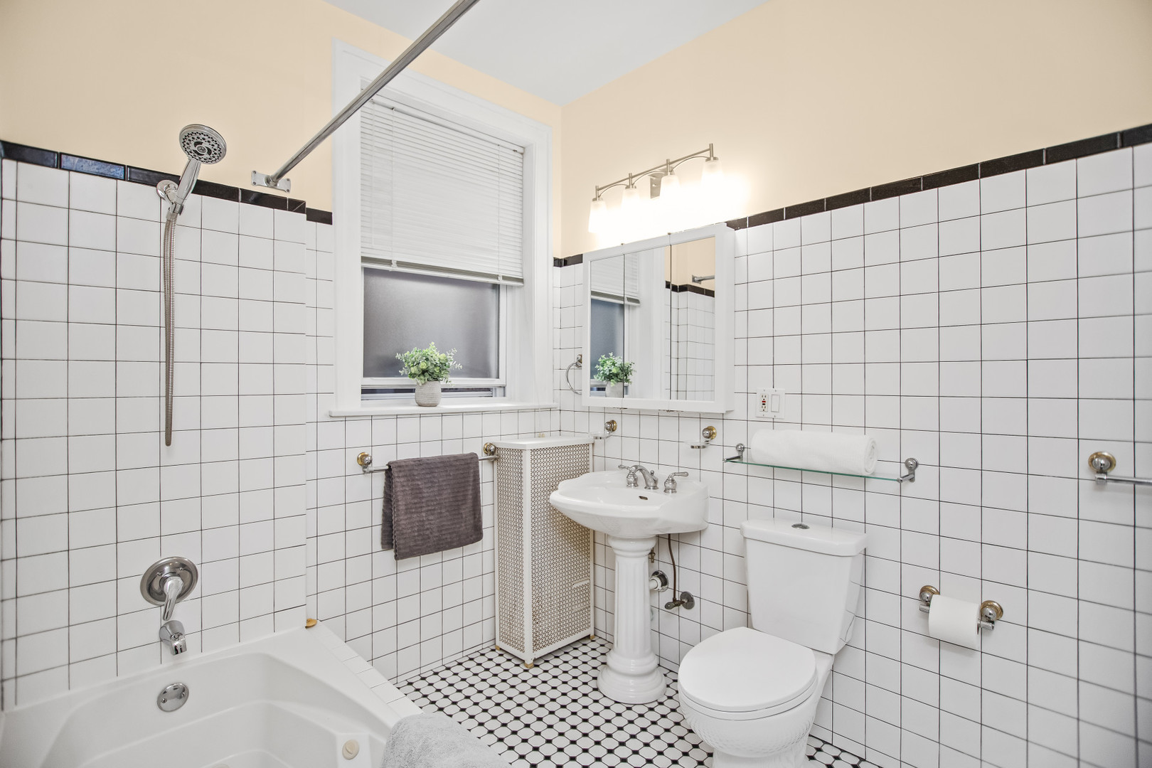 6809 N LAKEWOOD Avenue #2N, Chicago, IL 60626