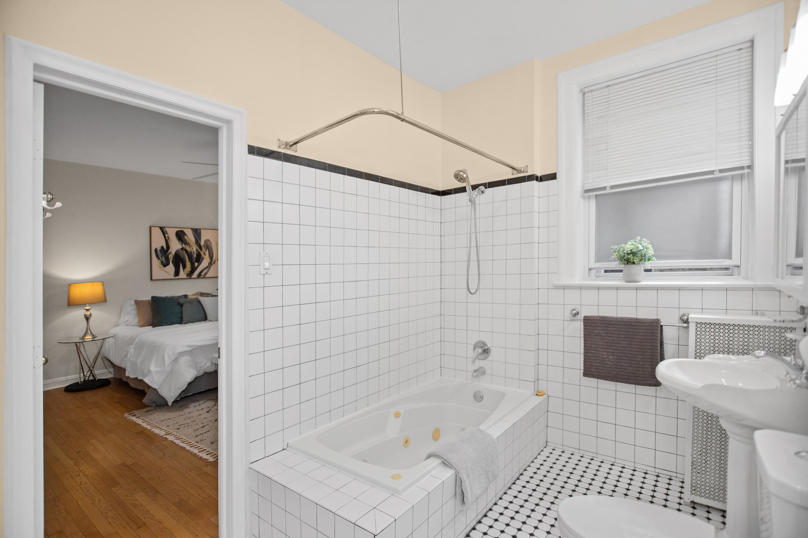 6809 N LAKEWOOD Avenue #2N, Chicago, IL 60626