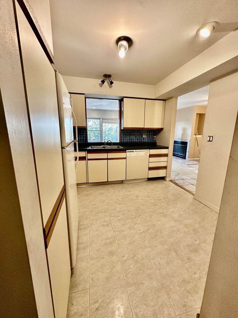 9630 W Higgins Road #3A, Rosemont, IL 60018