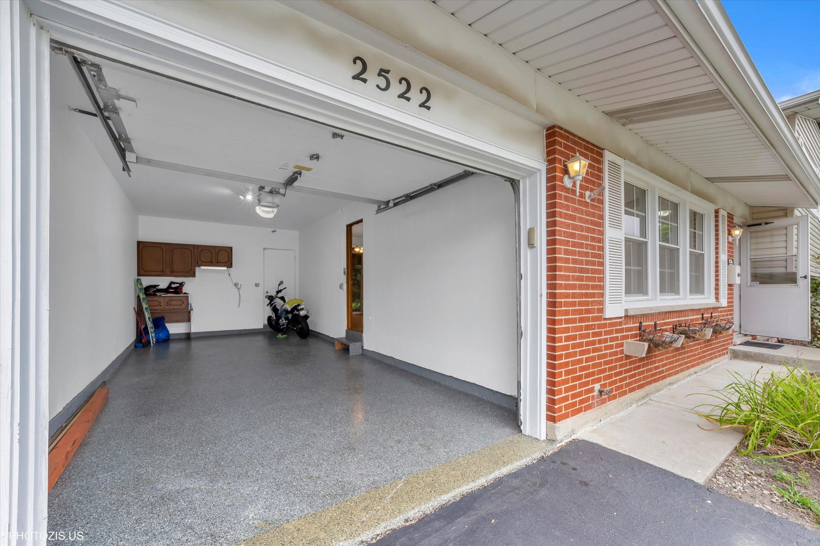 2522 N Chestnut Avenue, Arlington Heights, IL 60004