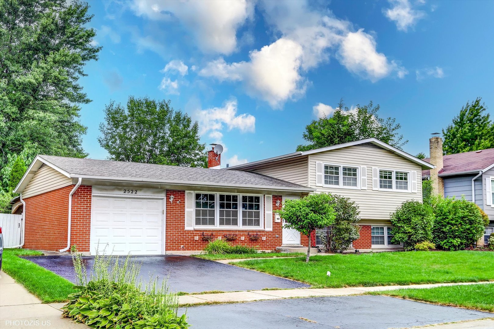 2522 N Chestnut Avenue, Arlington Heights, IL 60004