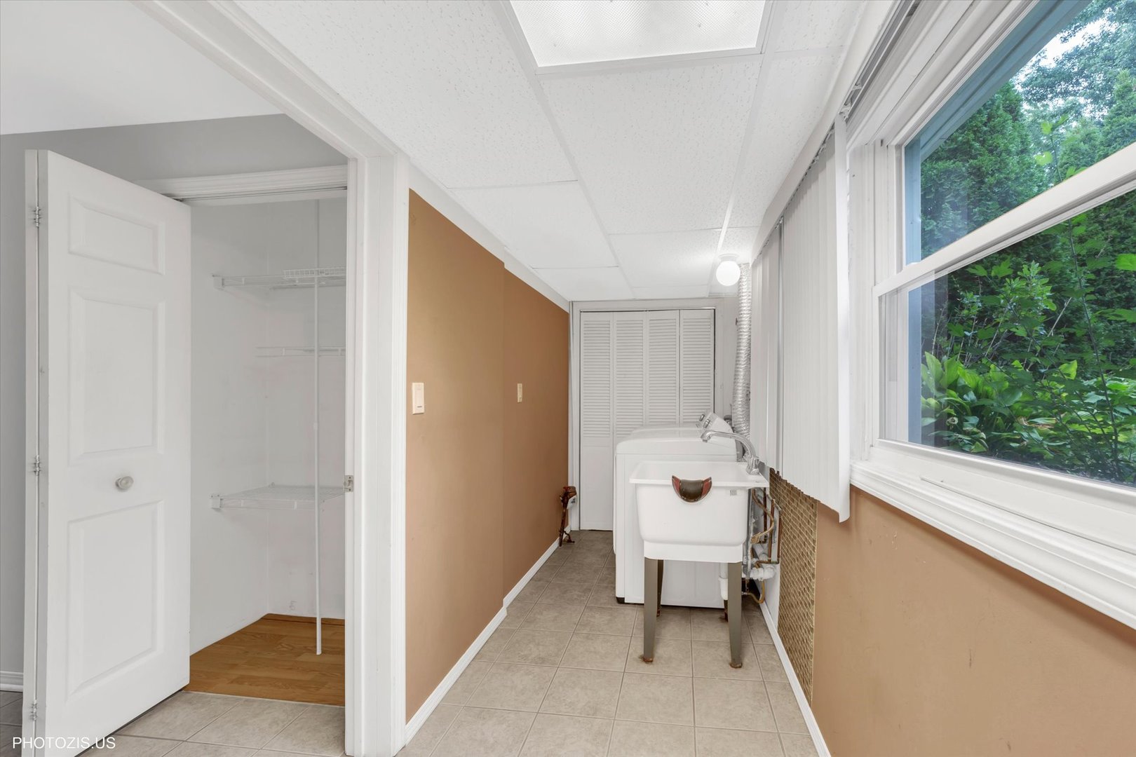 2522 N Chestnut Avenue, Arlington Heights, IL 60004