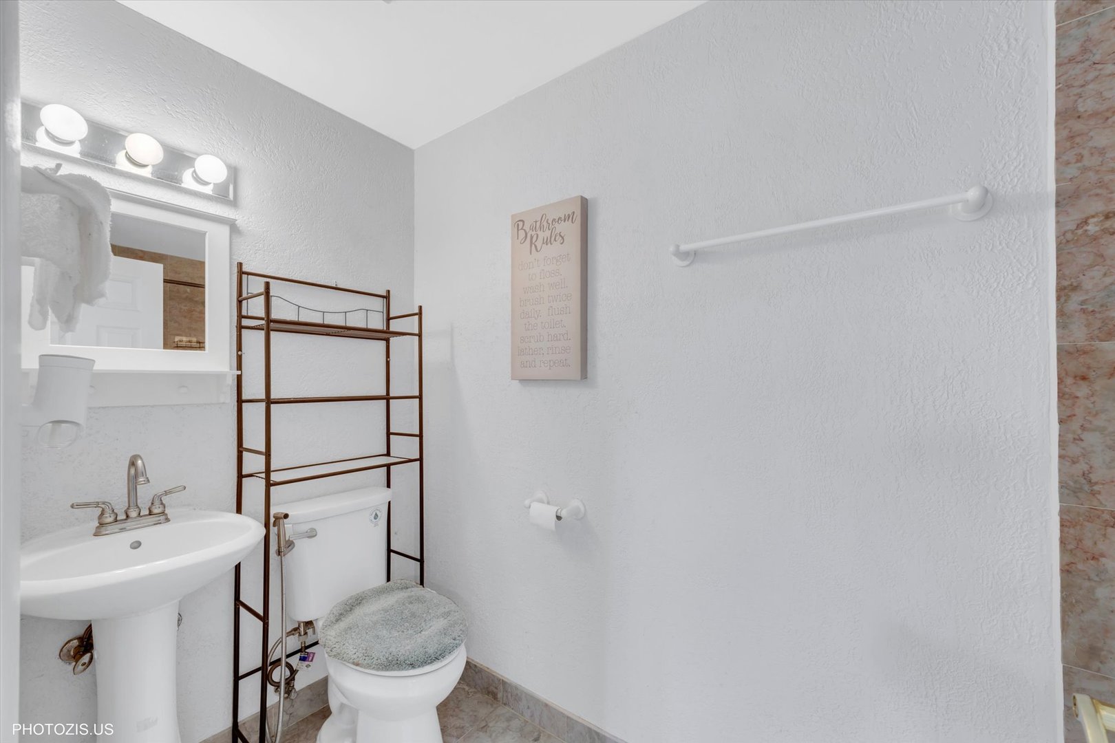 2522 N Chestnut Avenue, Arlington Heights, IL 60004