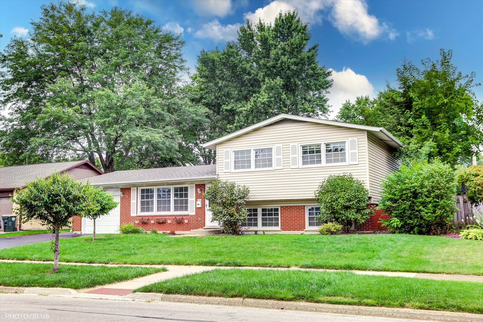 2522 N Chestnut Avenue, Arlington Heights, IL 60004