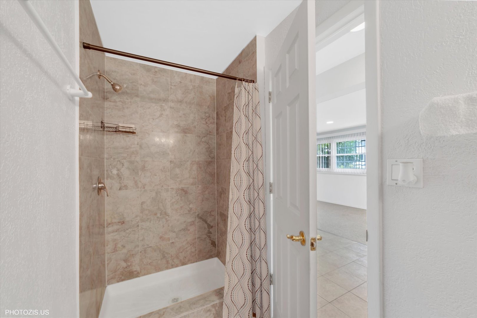 2522 N Chestnut Avenue, Arlington Heights, IL 60004