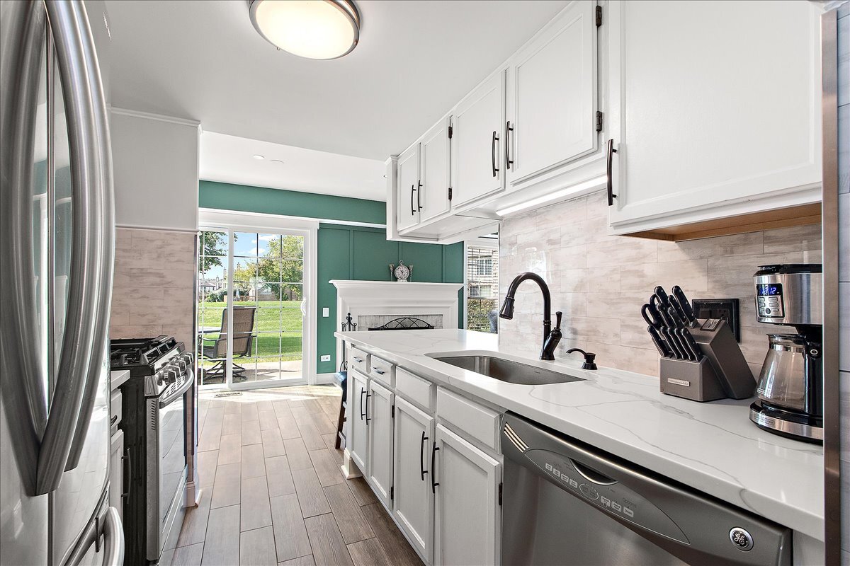 14746 Lakeview Drive, Orland Park, IL 60462