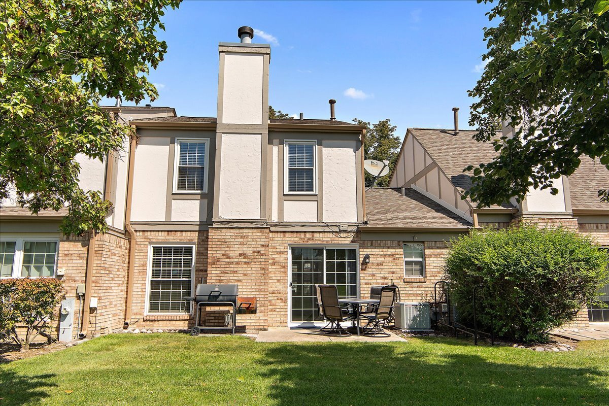 14746 Lakeview Drive, Orland Park, IL 60462
