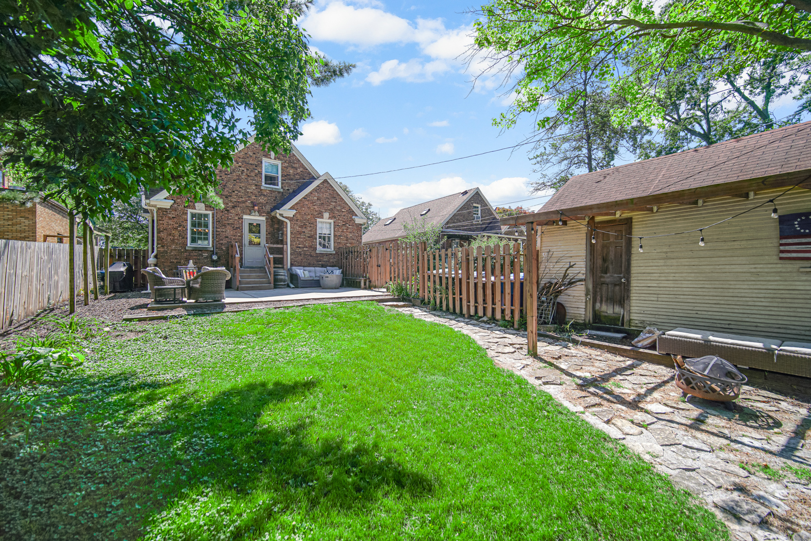 1852 Sycamore Road, Homewood, IL 60430