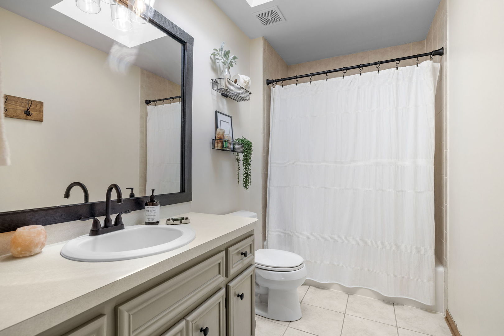 8500 Brookside Glen Drive, Tinley Park, IL 60487