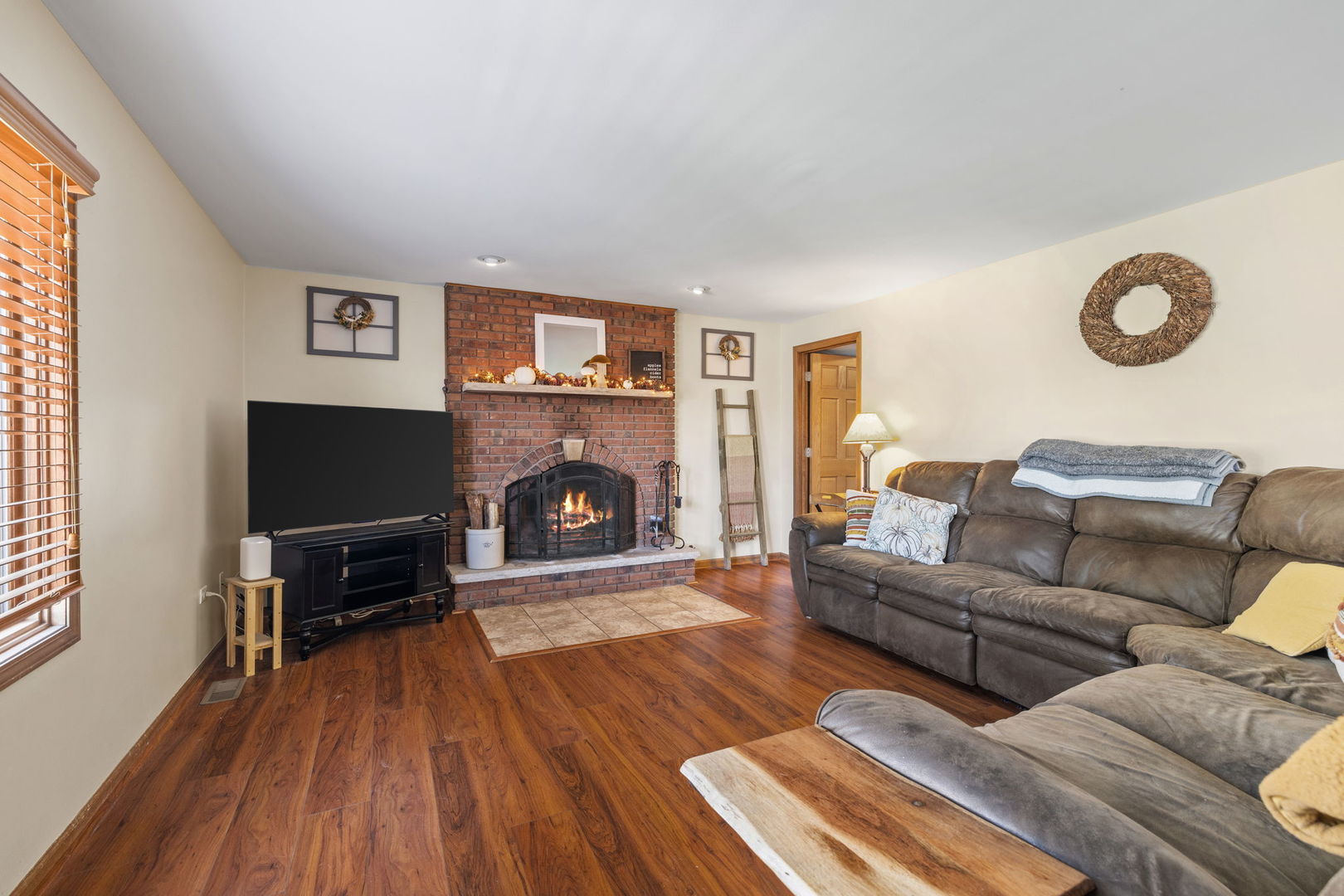 8500 Brookside Glen Drive, Tinley Park, IL 60487