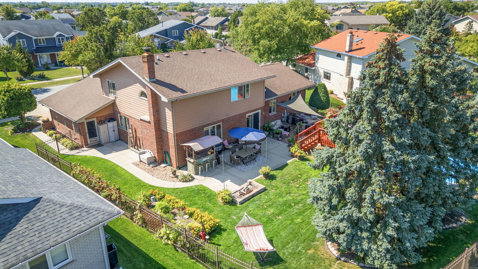 8500 Brookside Glen Drive, Tinley Park, IL 60487