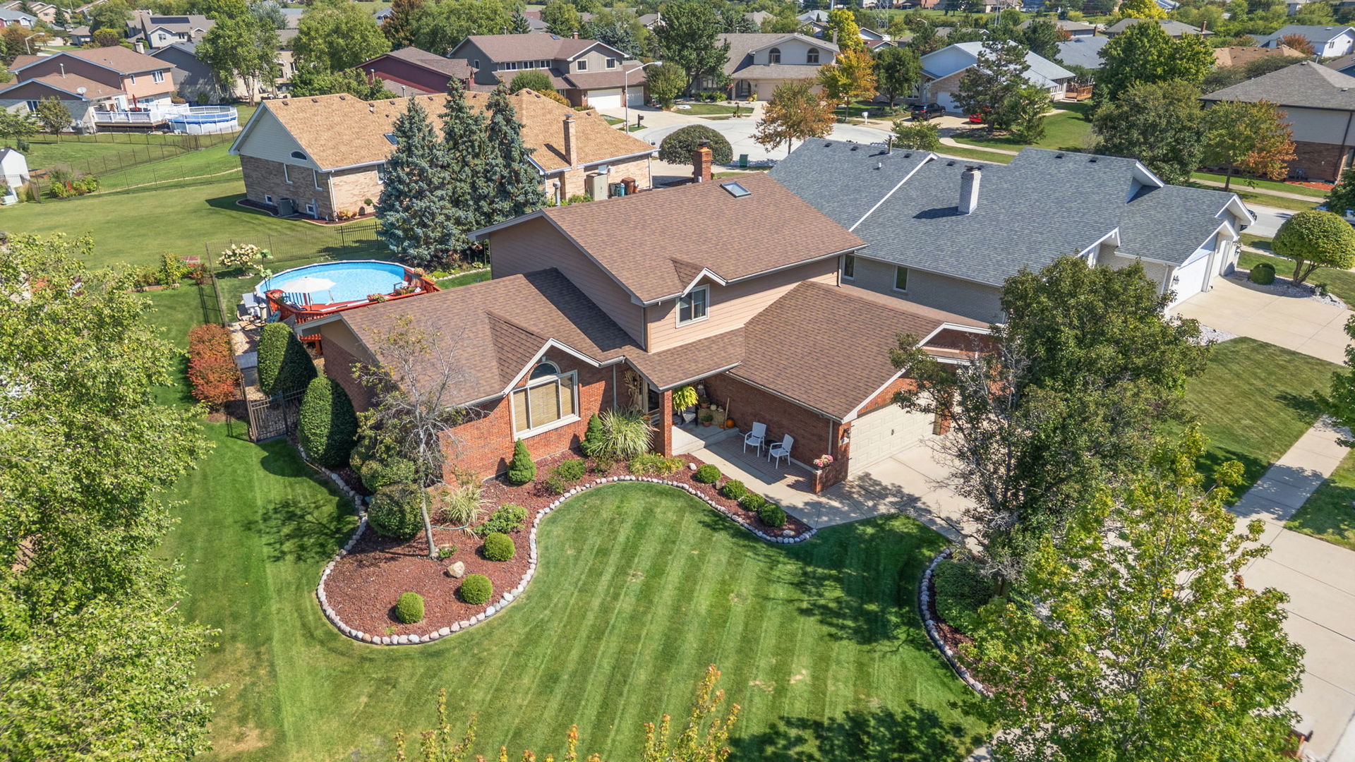 8500 Brookside Glen Drive, Tinley Park, IL 60487