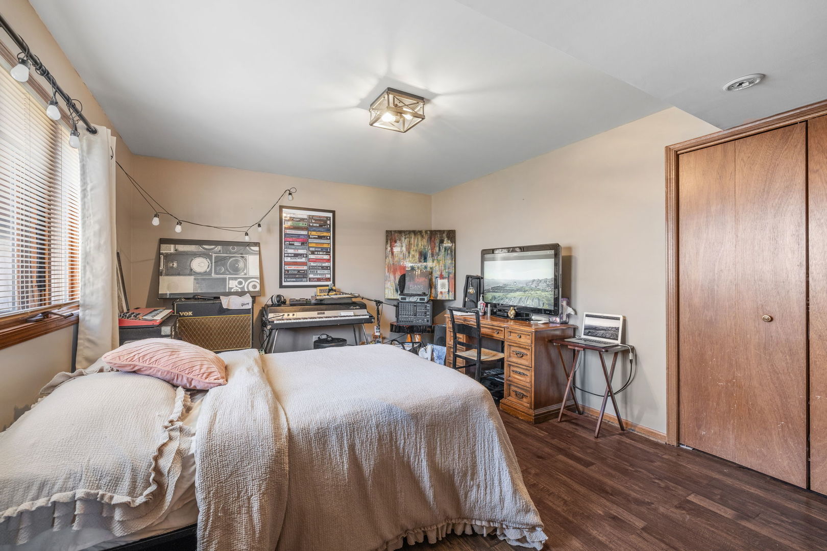 8500 Brookside Glen Drive, Tinley Park, IL 60487