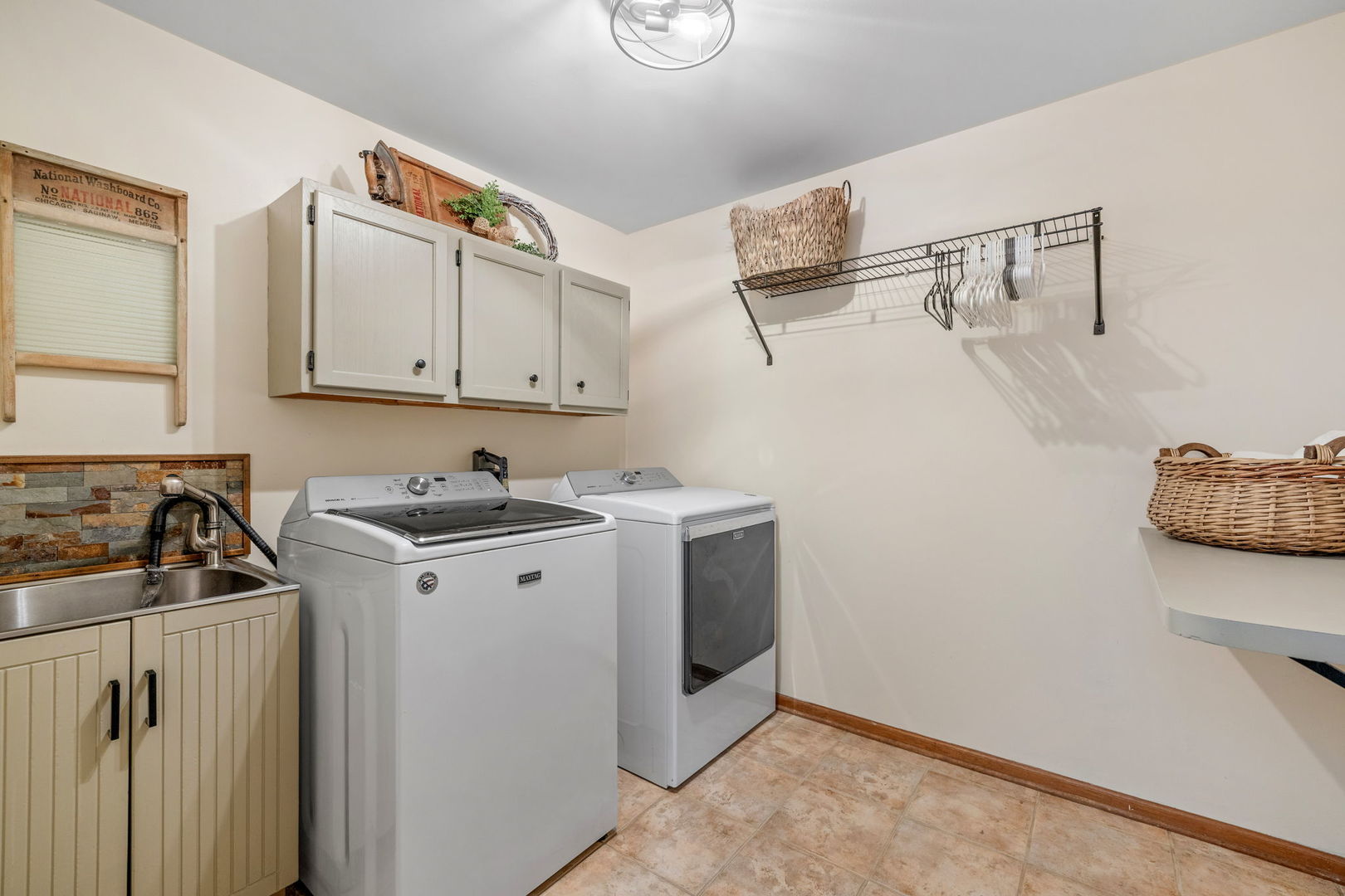 8500 Brookside Glen Drive, Tinley Park, IL 60487