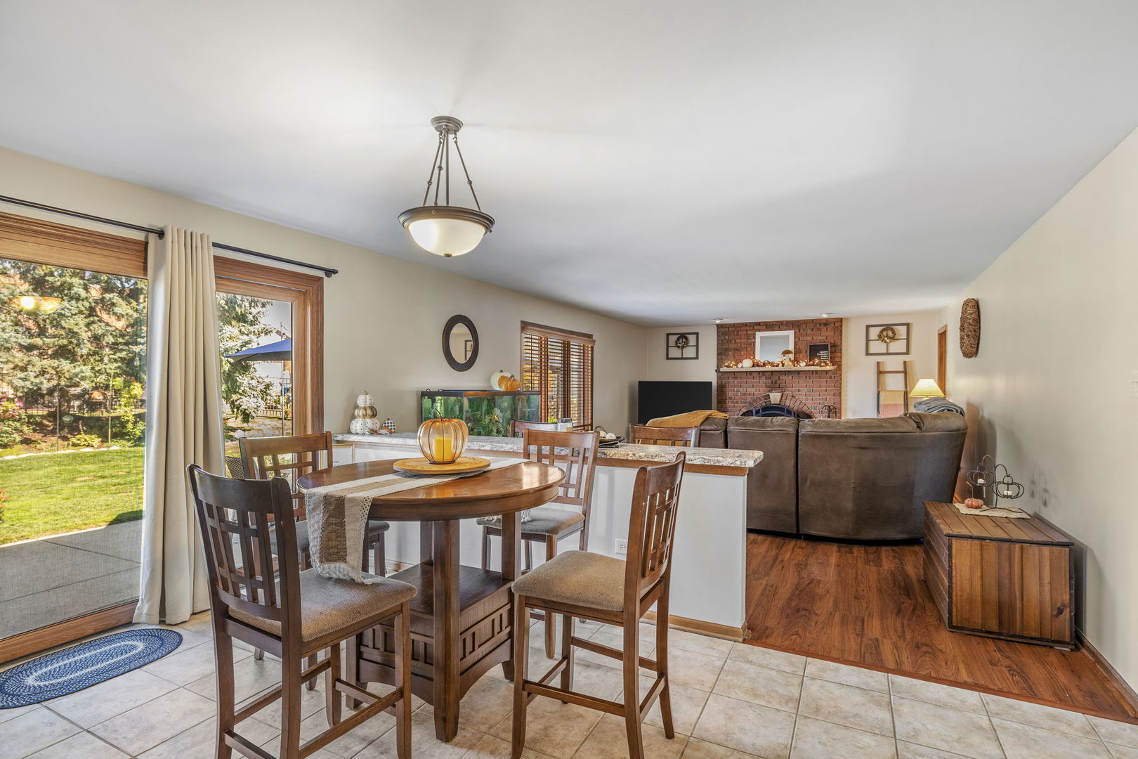 8500 Brookside Glen Drive, Tinley Park, IL 60487