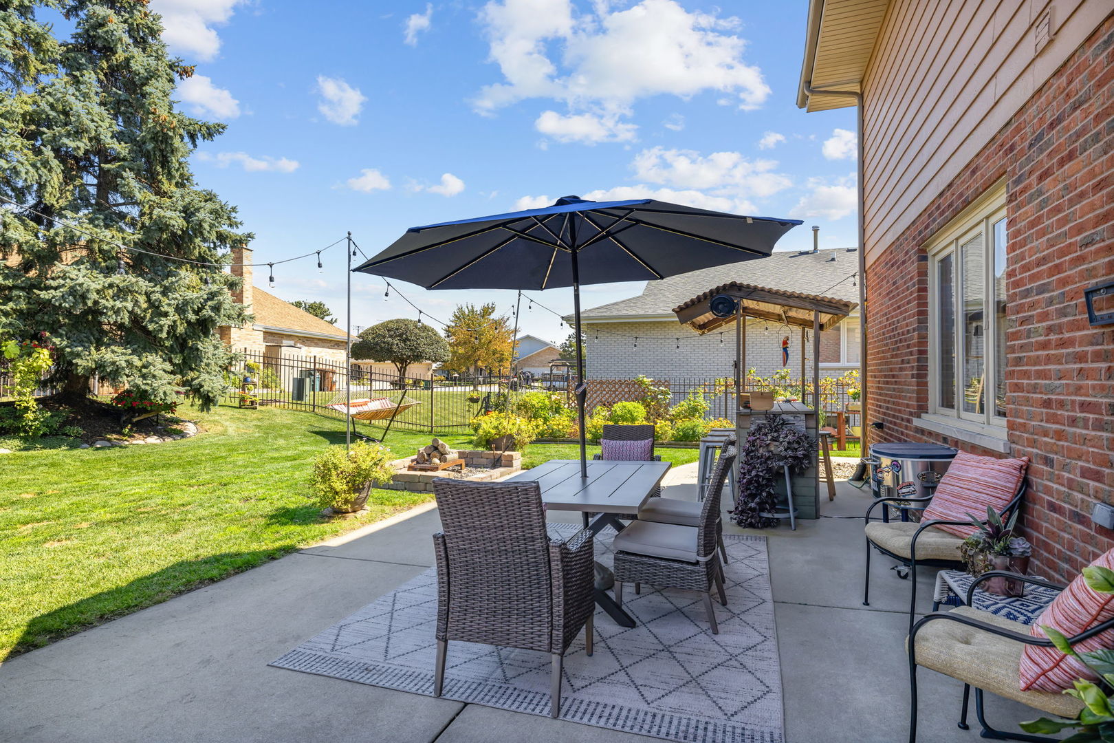 8500 Brookside Glen Drive, Tinley Park, IL 60487