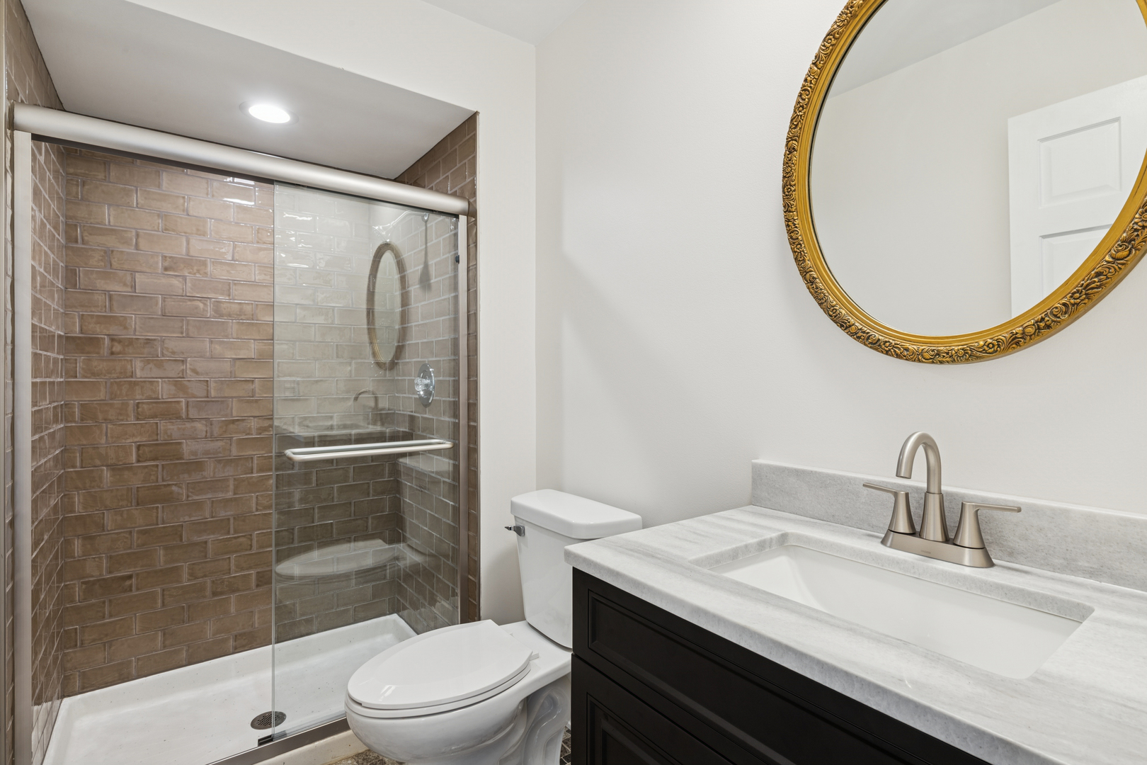 7013 N Monon Avenue, Chicago, IL 60646