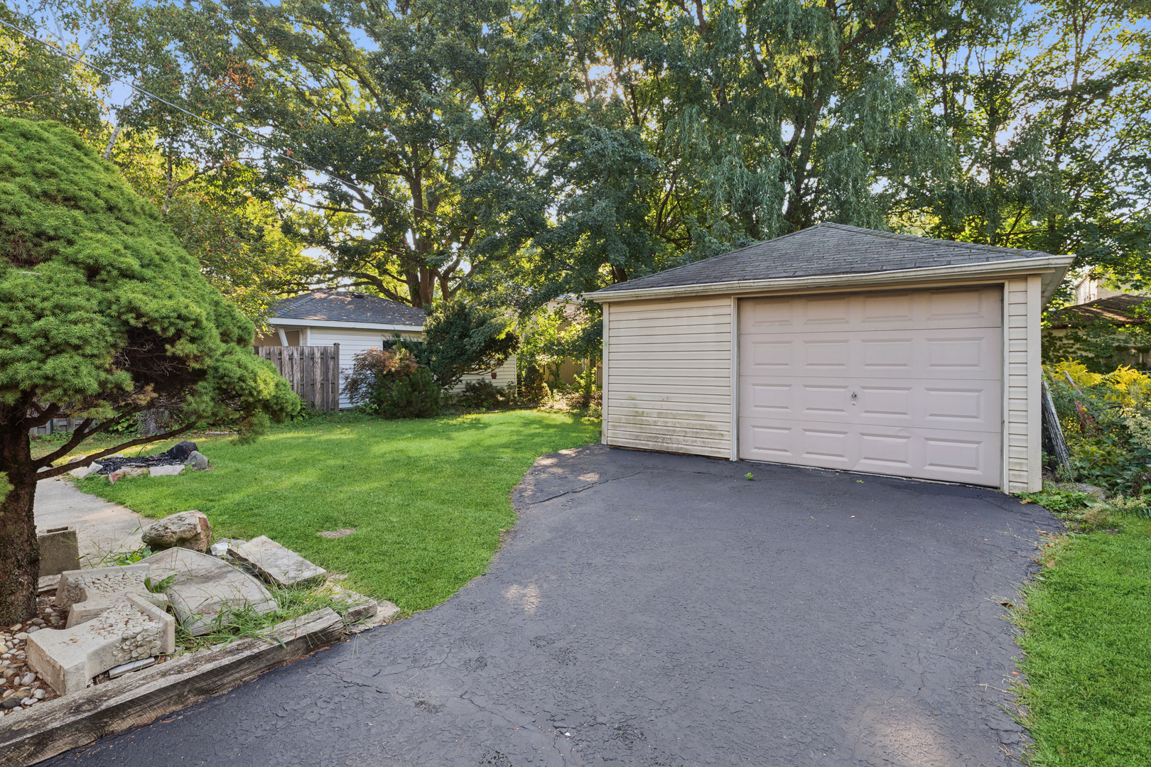7013 N Monon Avenue, Chicago, IL 60646
