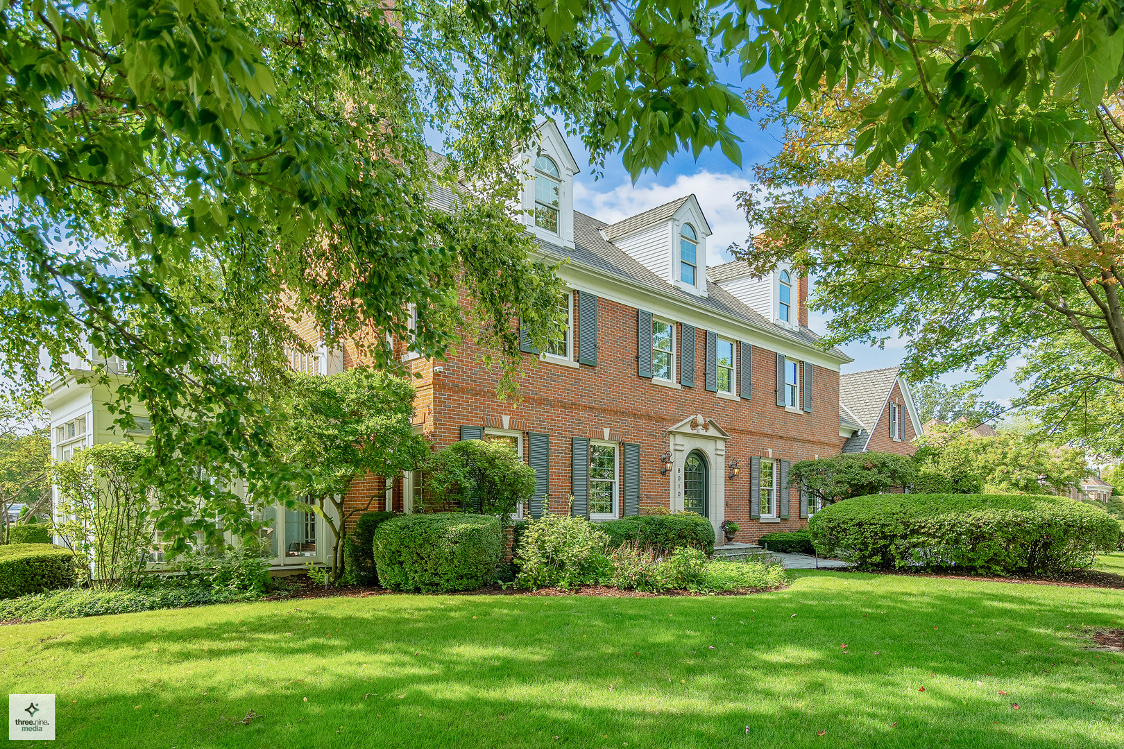 8010 Greenbriar Court, Burr Ridge, IL 60527