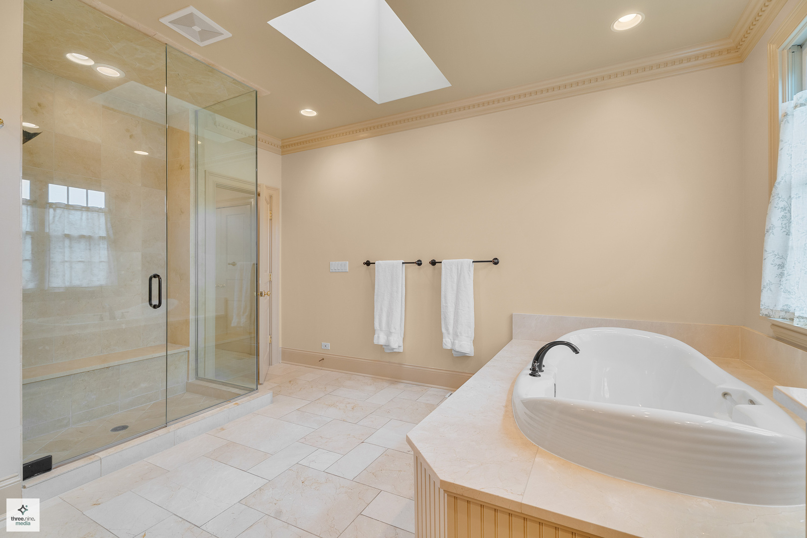 8010 Greenbriar Court, Burr Ridge, IL 60527