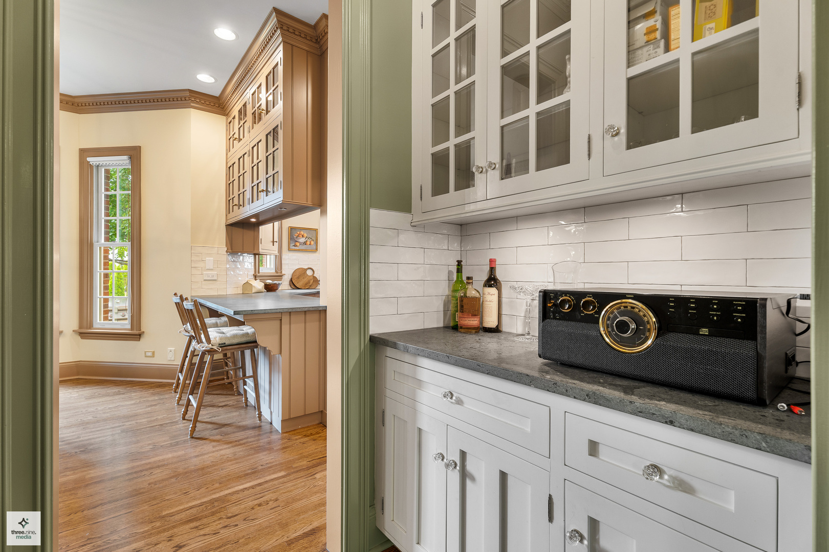 8010 Greenbriar Court, Burr Ridge, IL 60527