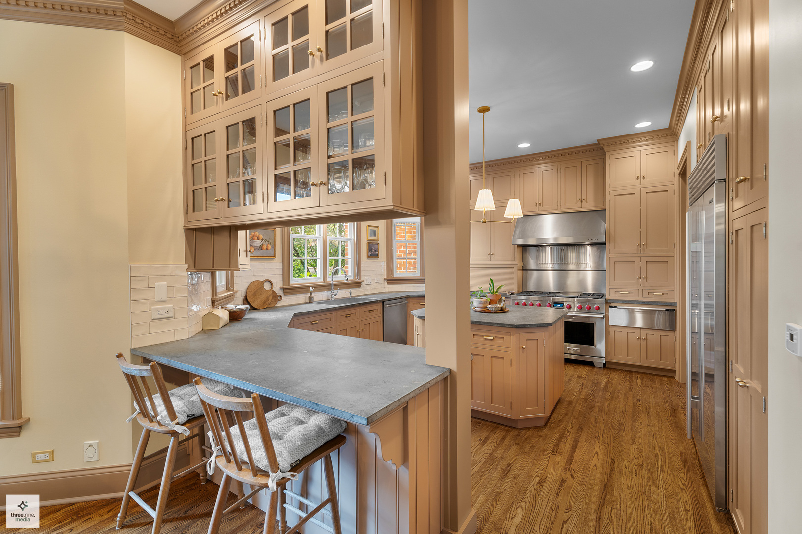 8010 Greenbriar Court, Burr Ridge, IL 60527