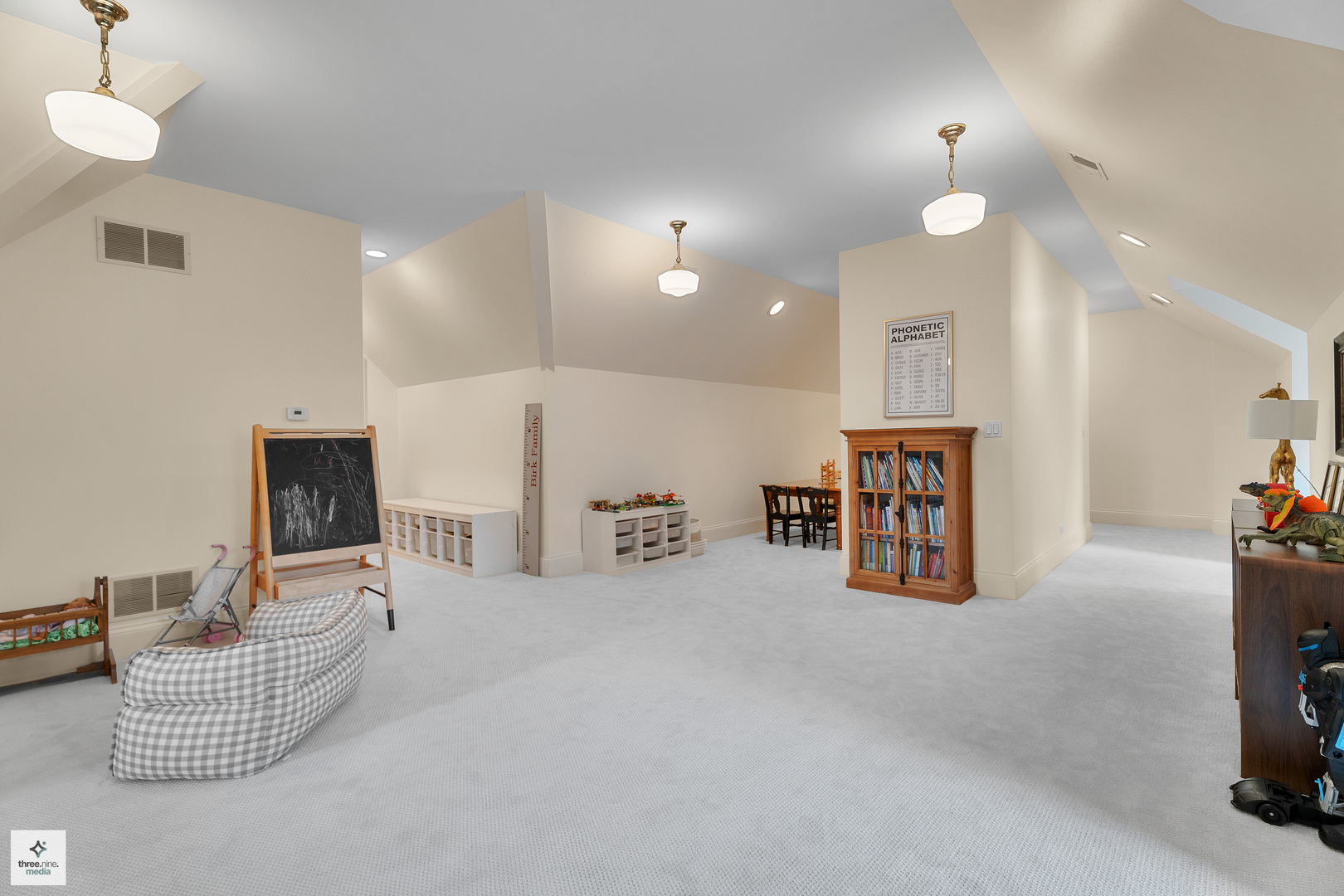 8010 Greenbriar Court, Burr Ridge, IL 60527