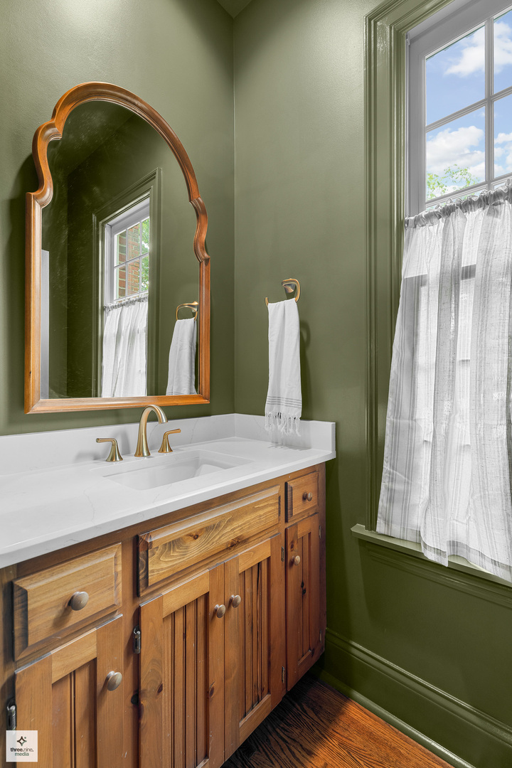 8010 Greenbriar Court, Burr Ridge, IL 60527