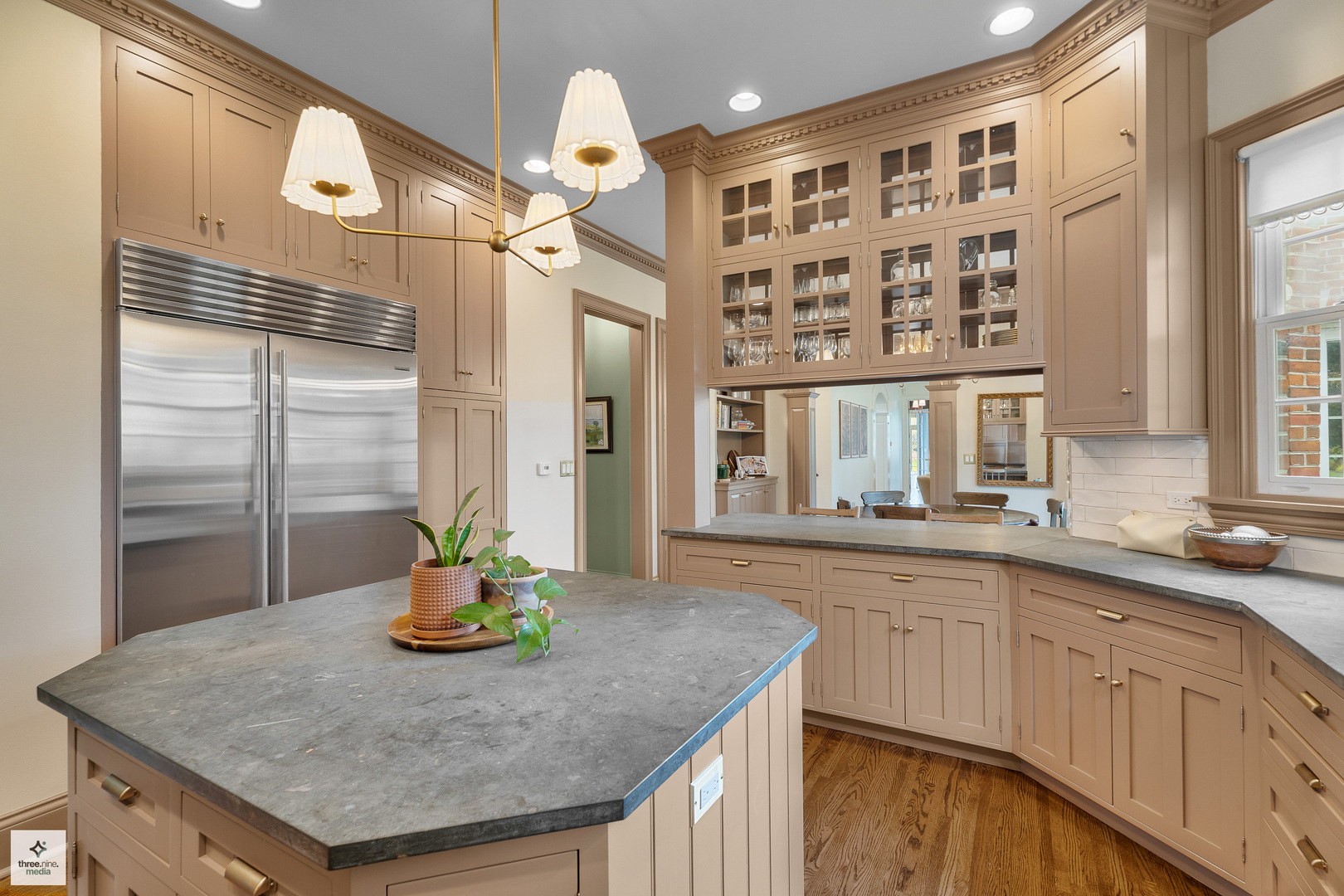 8010 Greenbriar Court, Burr Ridge, IL 60527