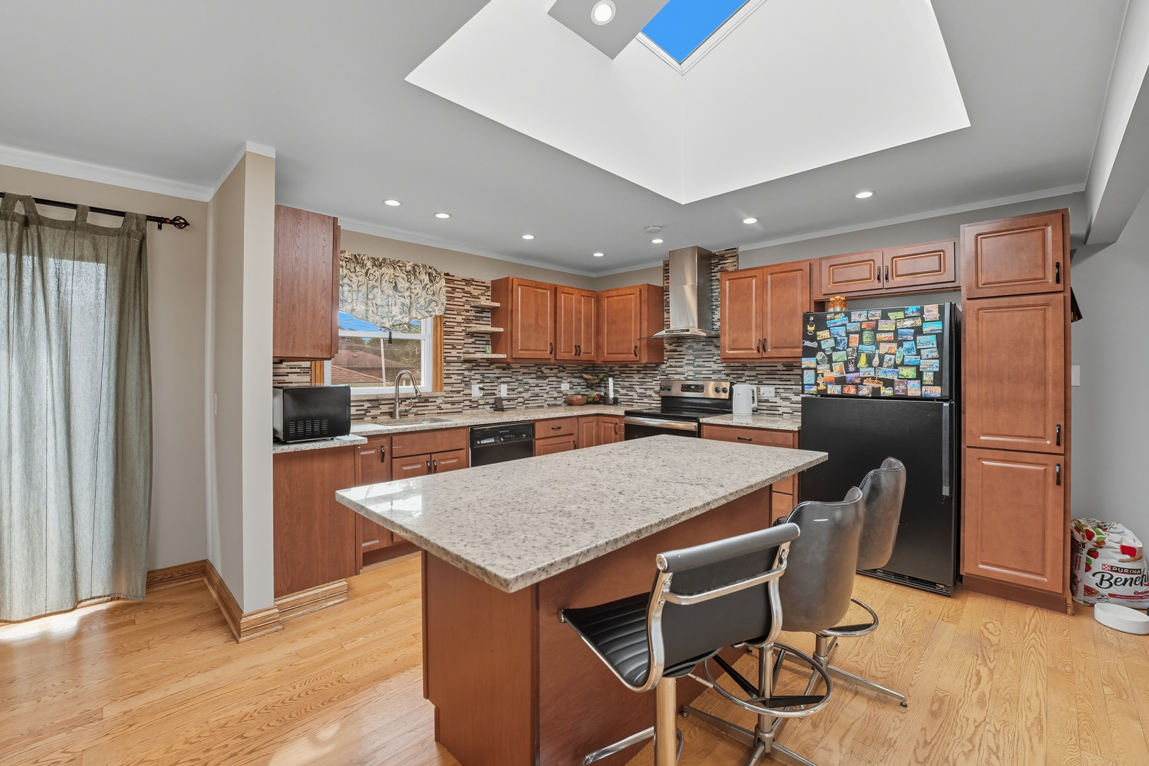 10817 S Oak Park Avenue, Worth, IL 60482