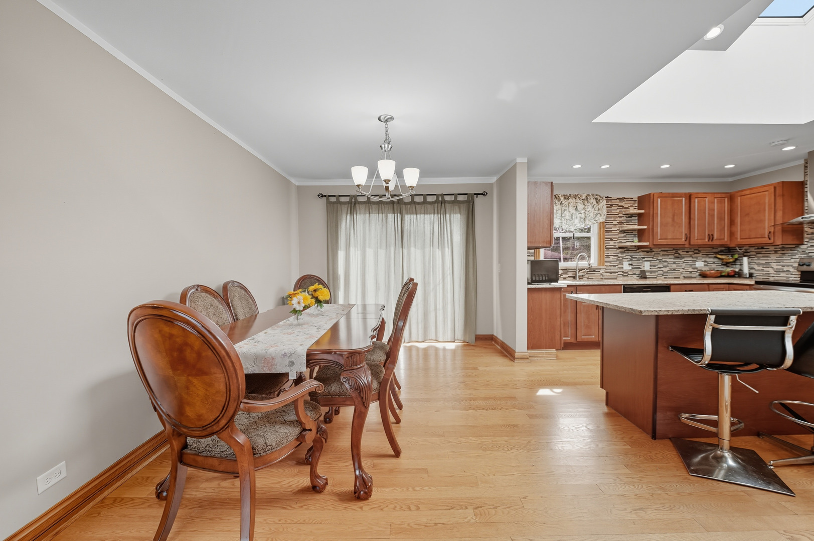 10817 S Oak Park Avenue, Worth, IL 60482