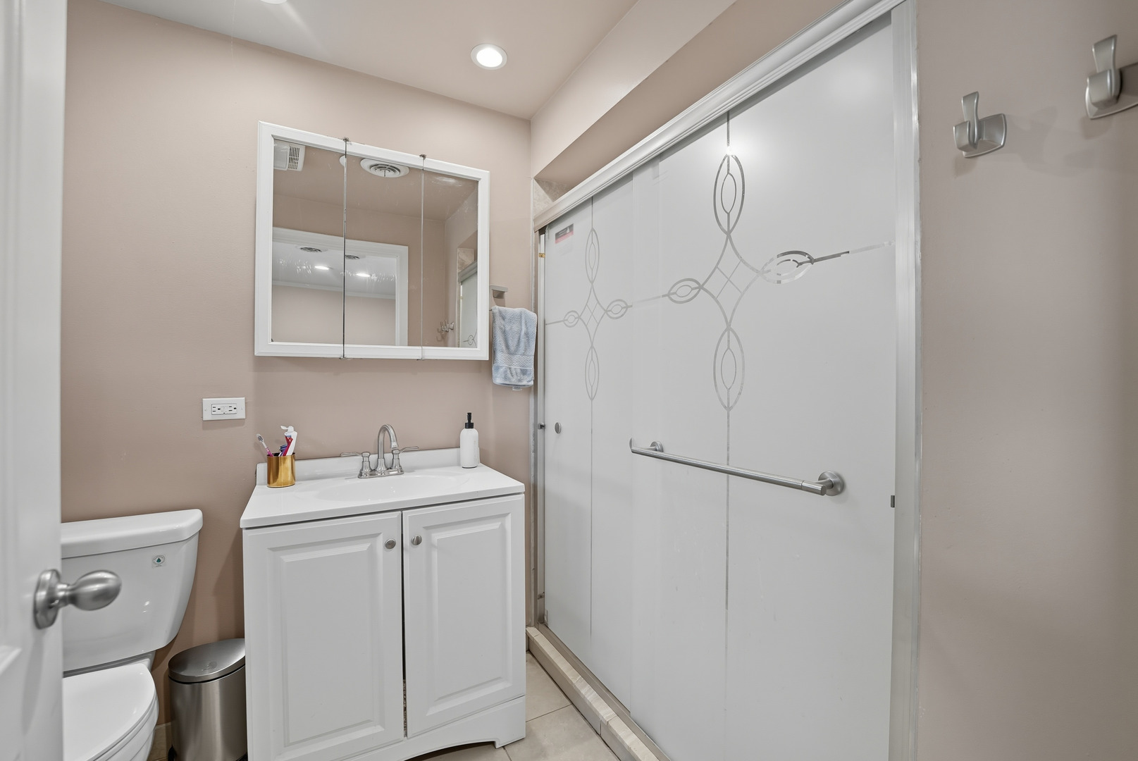 10817 S Oak Park Avenue, Worth, IL 60482