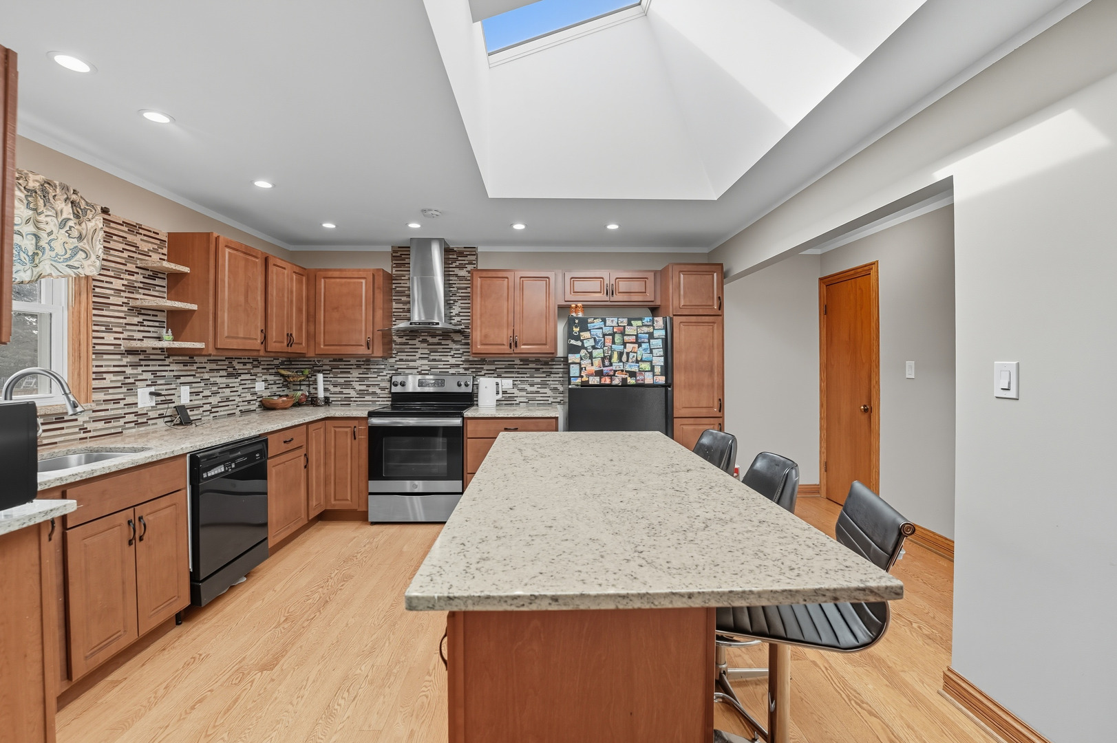 10817 S Oak Park Avenue, Worth, IL 60482