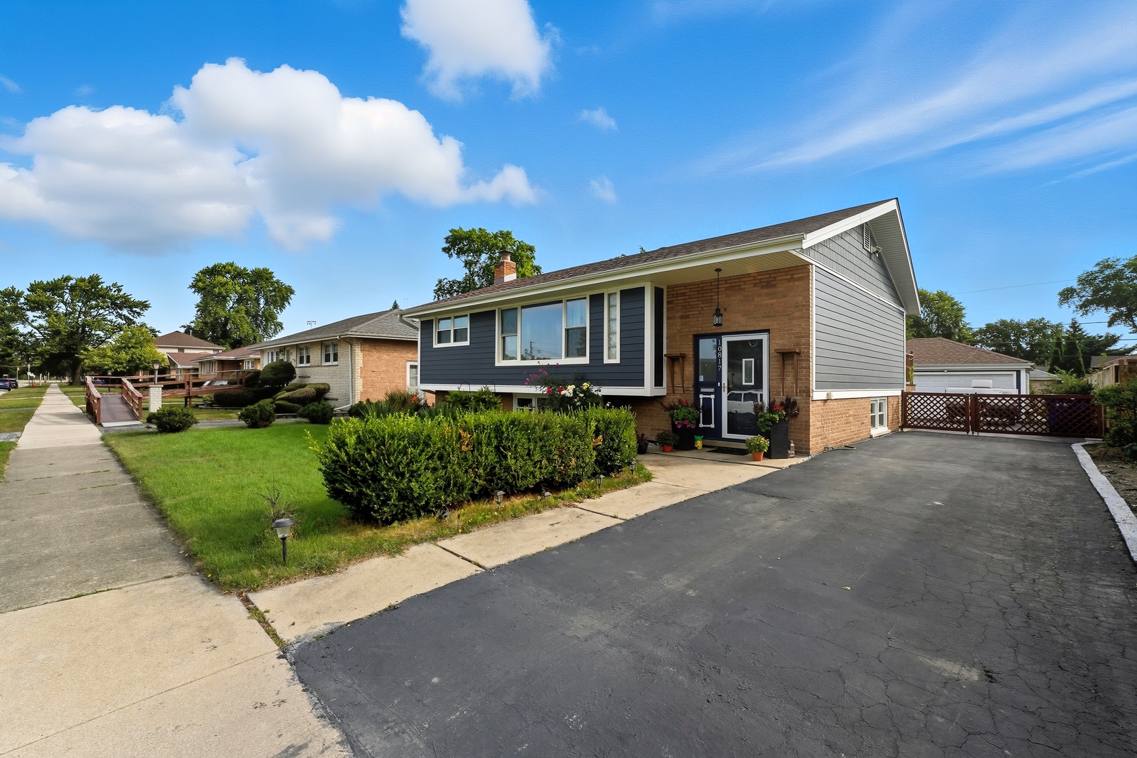 10817 S Oak Park Avenue, Worth, IL 60482