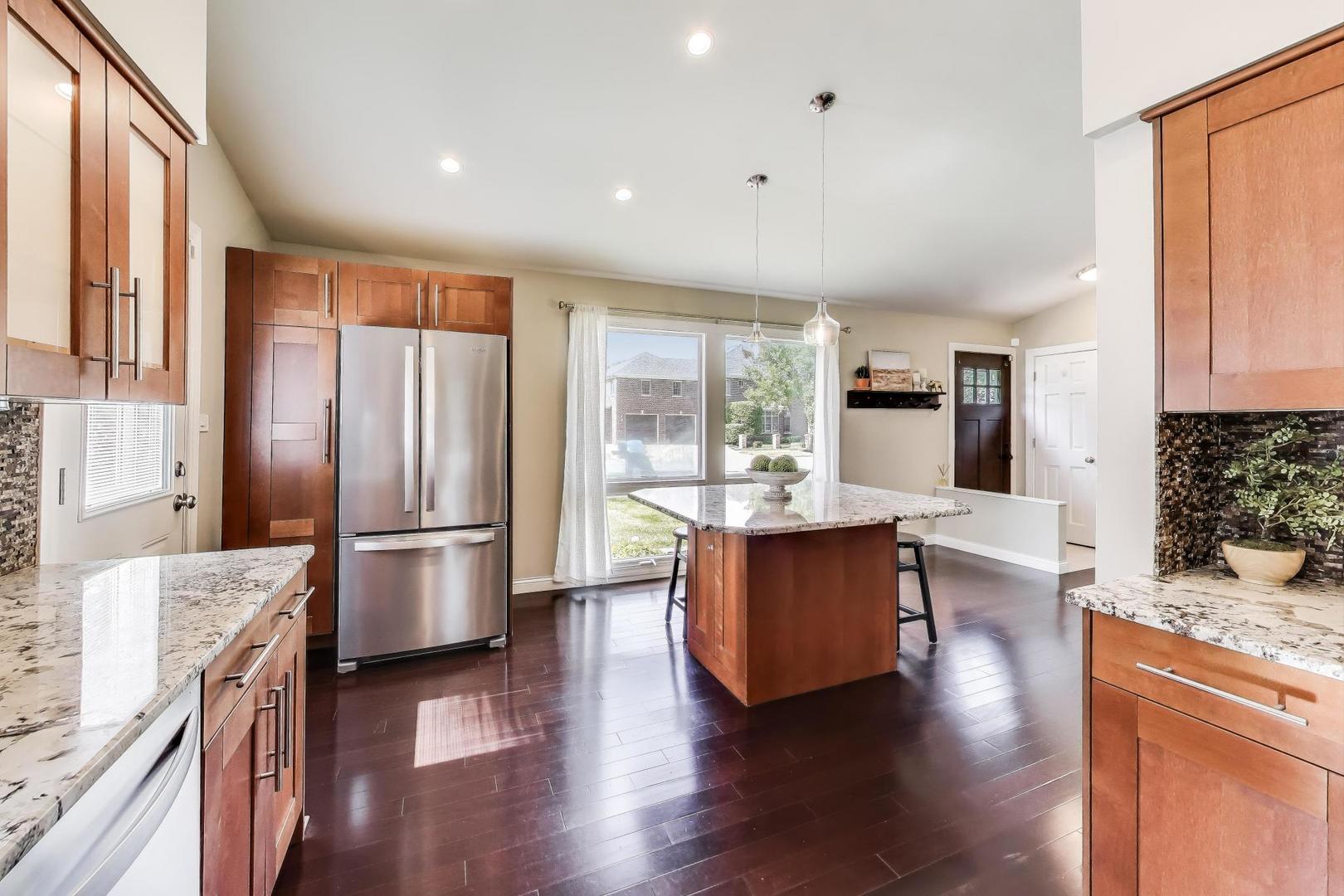 279 S Poplar Avenue, Elmhurst, IL 60126