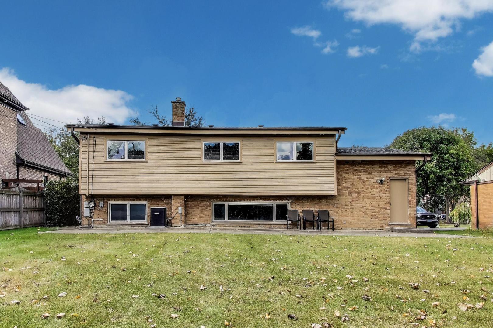 279 S Poplar Avenue, Elmhurst, IL 60126