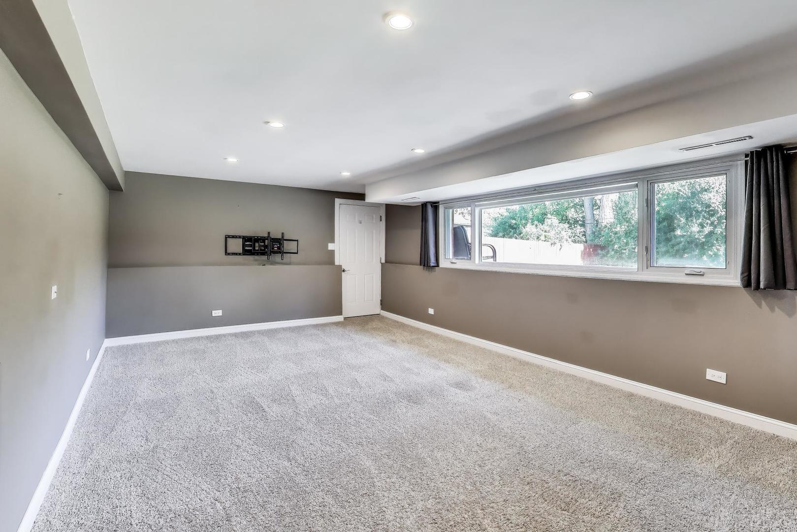 279 S Poplar Avenue, Elmhurst, IL 60126