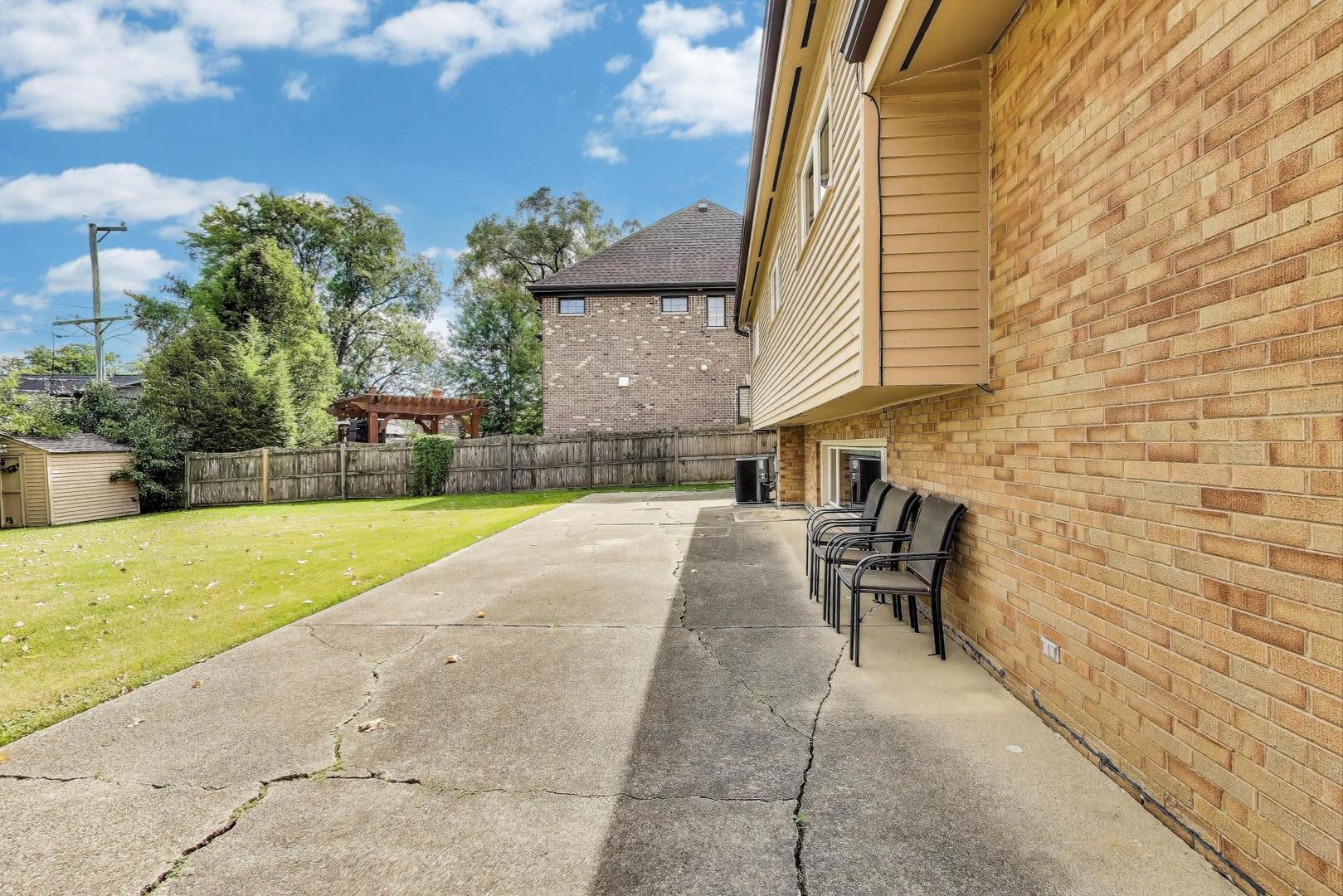 279 S Poplar Avenue, Elmhurst, IL 60126