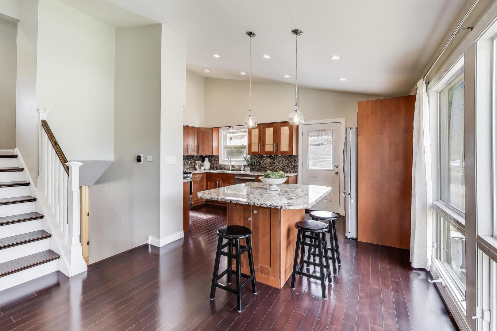 279 S Poplar Avenue, Elmhurst, IL 60126