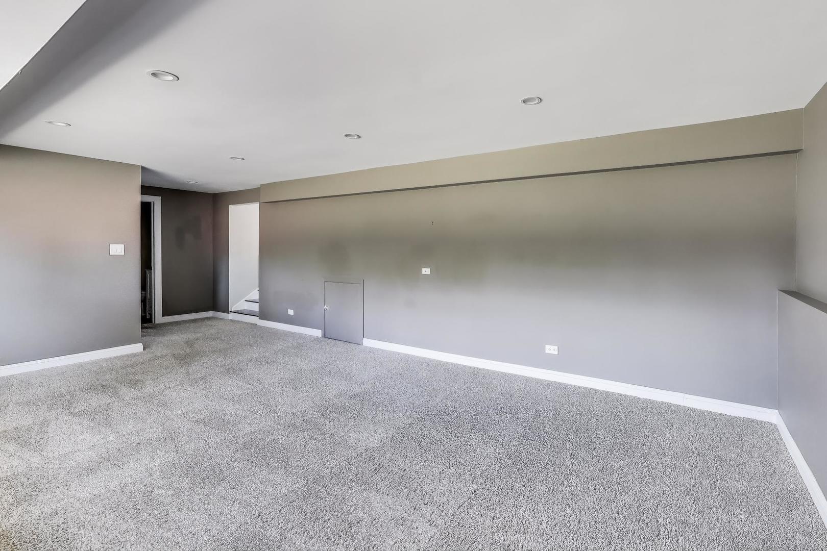 279 S Poplar Avenue, Elmhurst, IL 60126