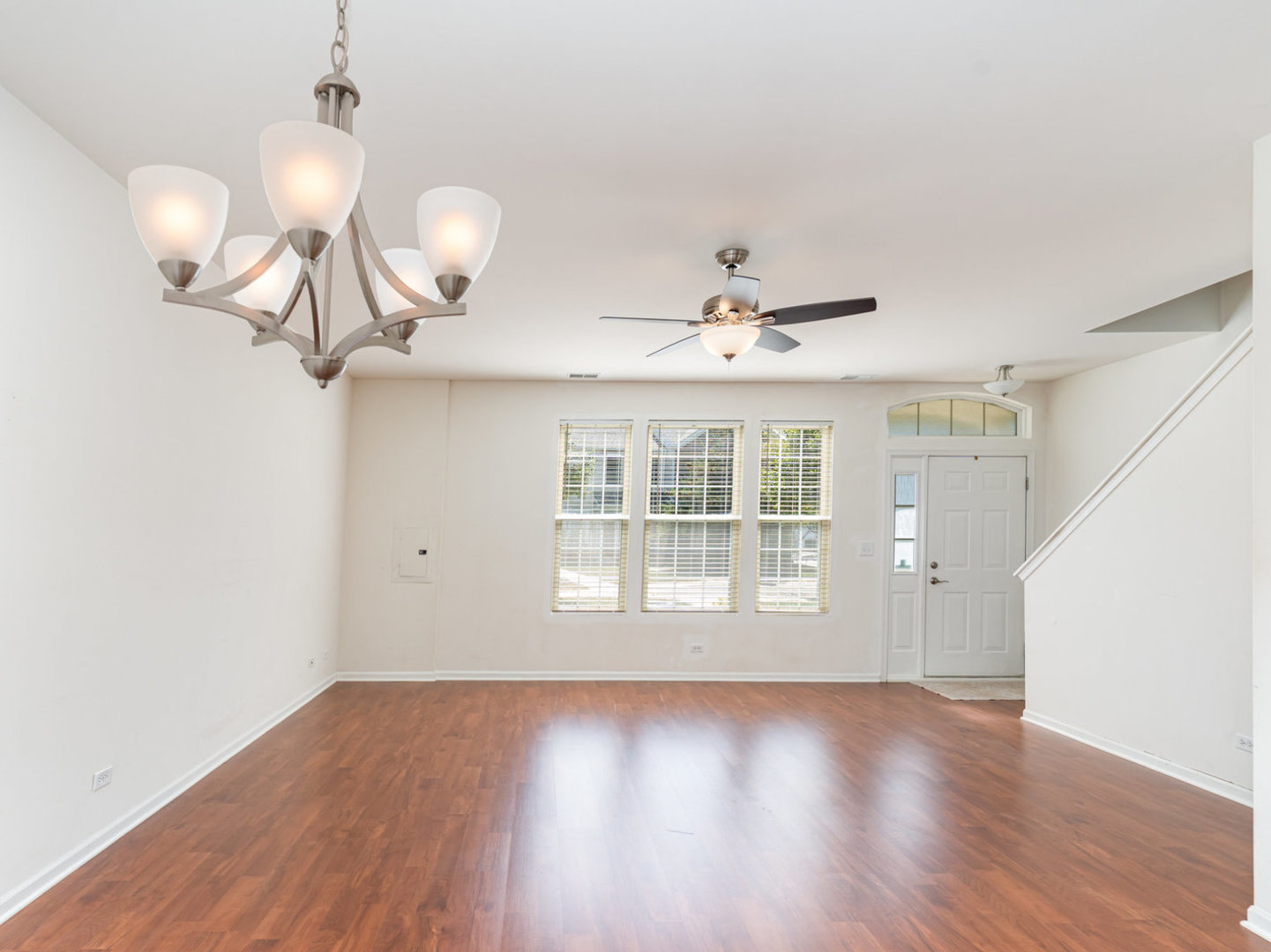 121 Springbrook Trail, Oswego, IL 60543