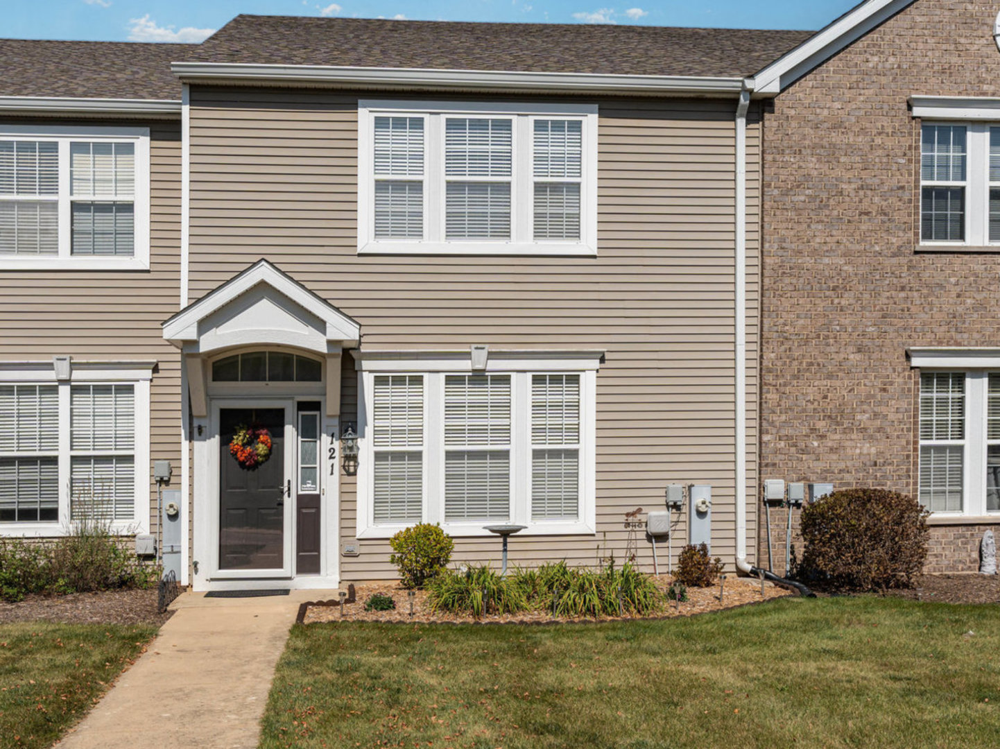 121 Springbrook Trail, Oswego, IL 60543